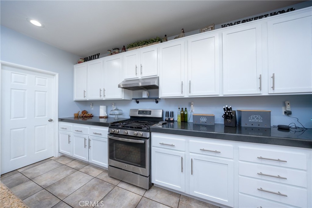 36464 Amateur Property Photo 15