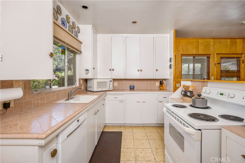 1143 Oxford Avenue Property Photo 14