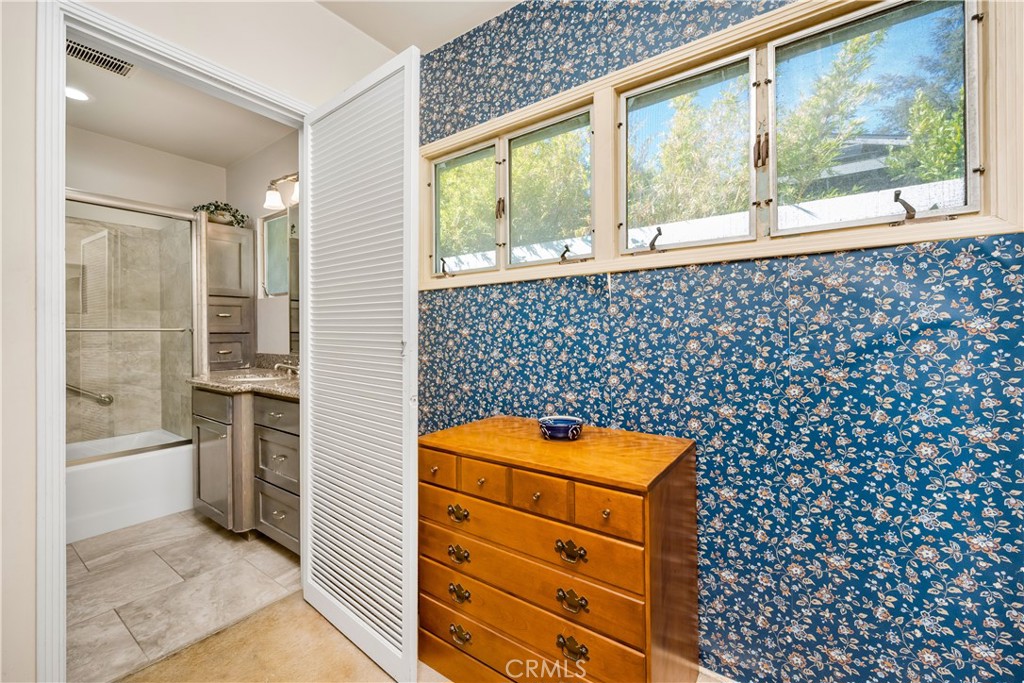 1143 Oxford Avenue Property Photo 23