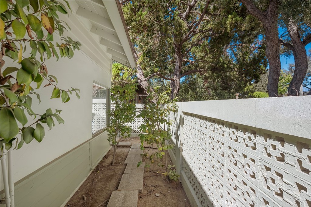 1143 Oxford Avenue Property Photo 37