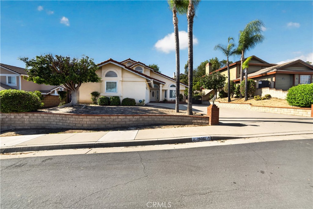 19061 Gold Property Photo 1