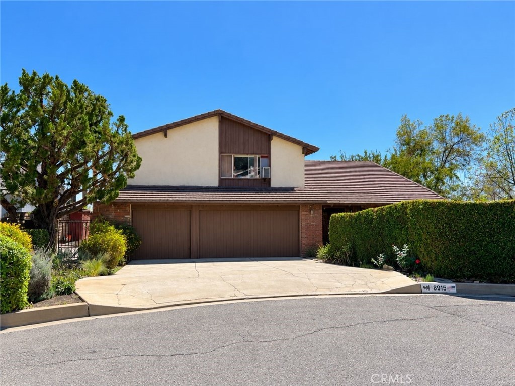 8915 Whirlaway Court Property Photo 1