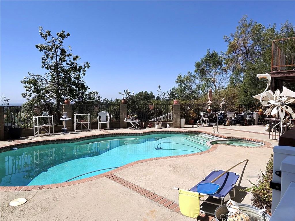 8915 Whirlaway Court Property Photo 2