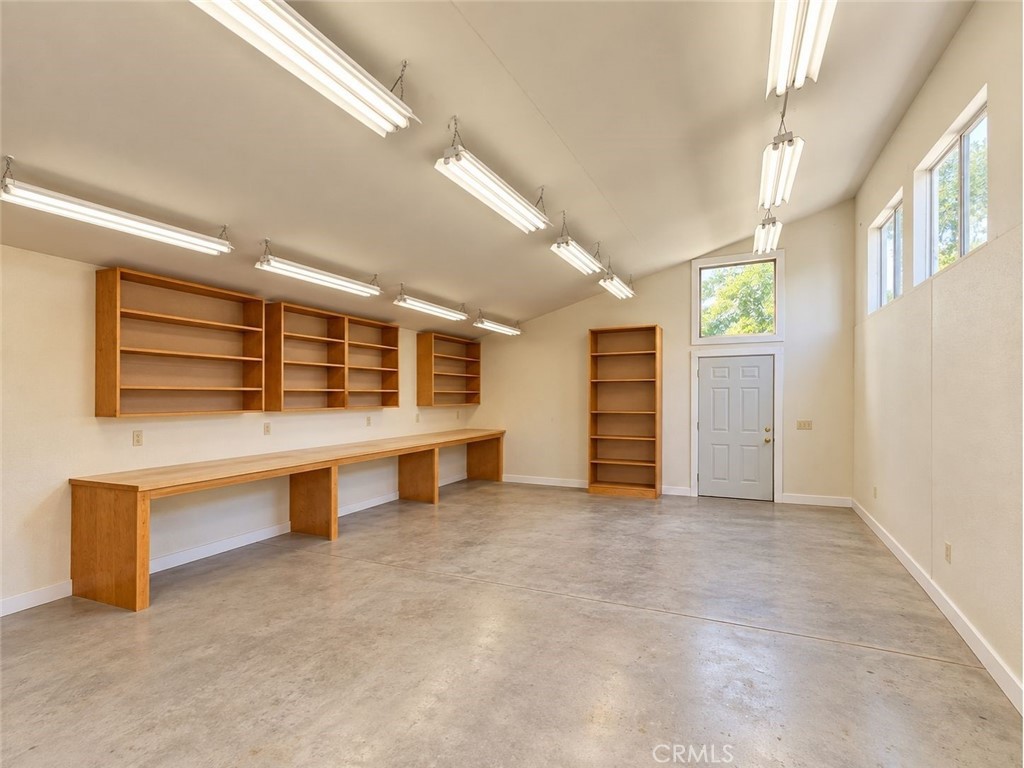 8915 Whirlaway Court Property Photo 33