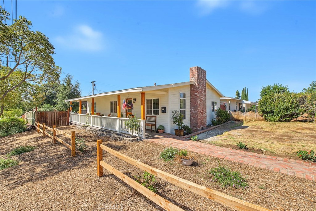 321 N Cataract Property Photo 3