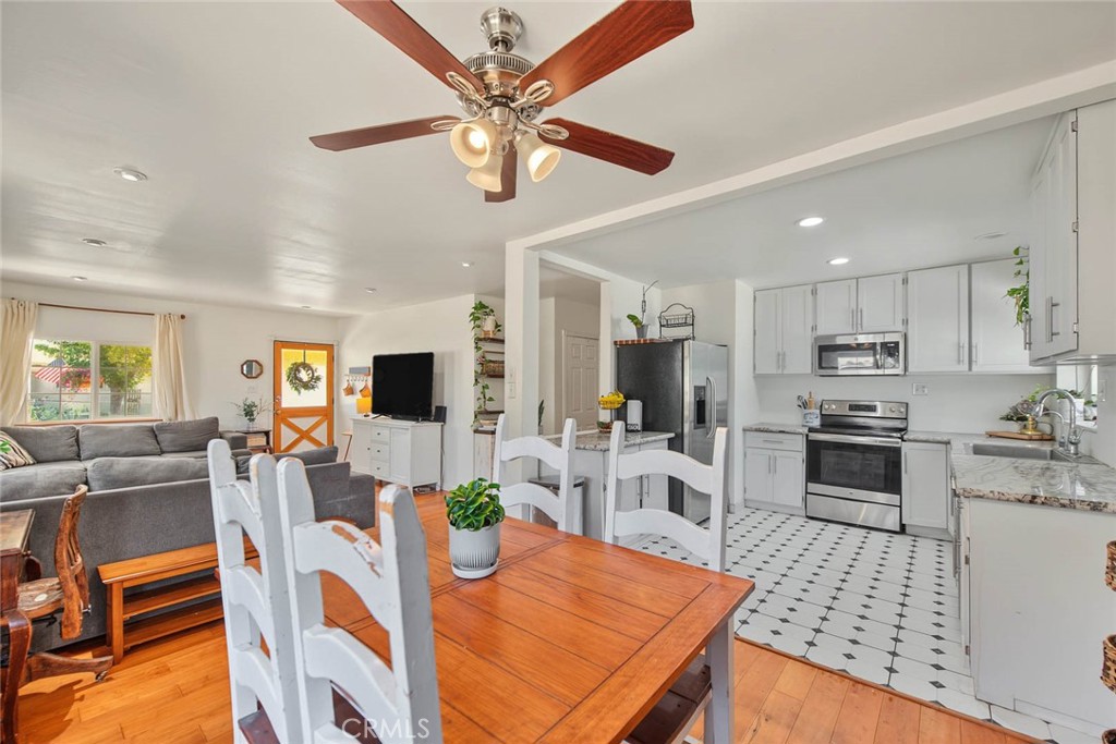 321 N Cataract Property Photo 9