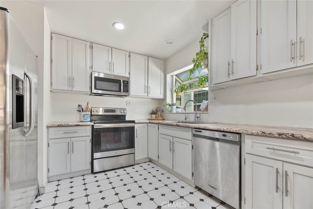 321 N Cataract Property Photo 15