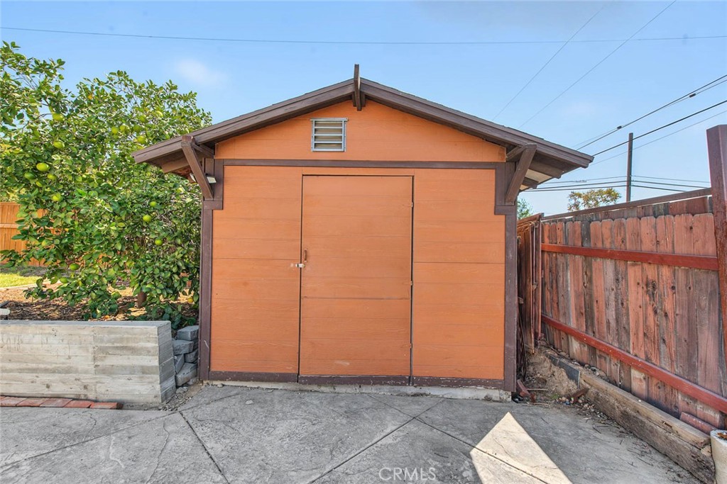321 N Cataract Property Photo 39