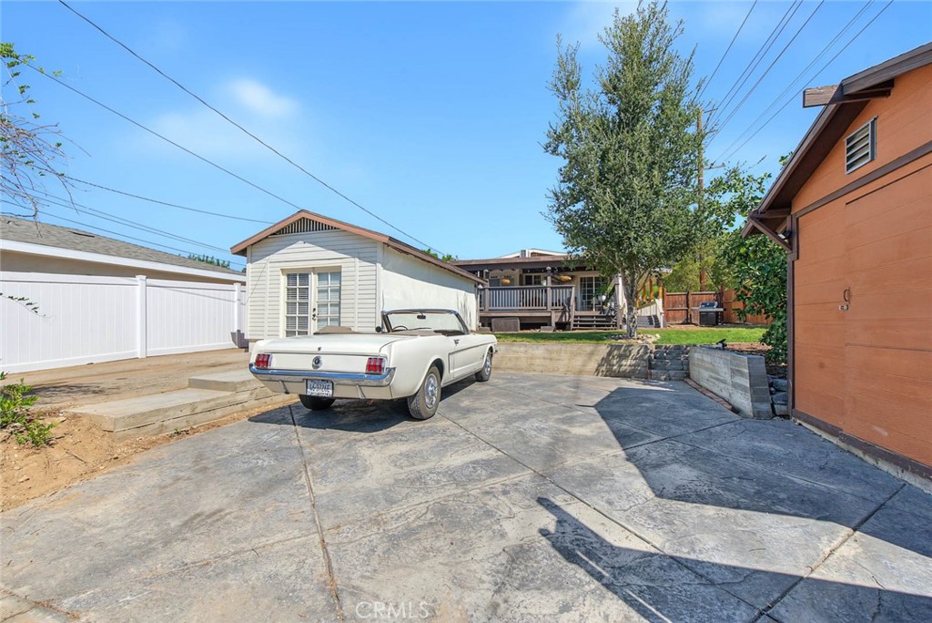 321 N Cataract Property Photo 40