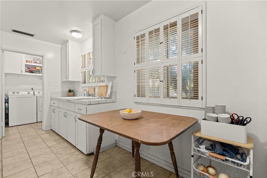 2736 W Court Street Property Photo 8