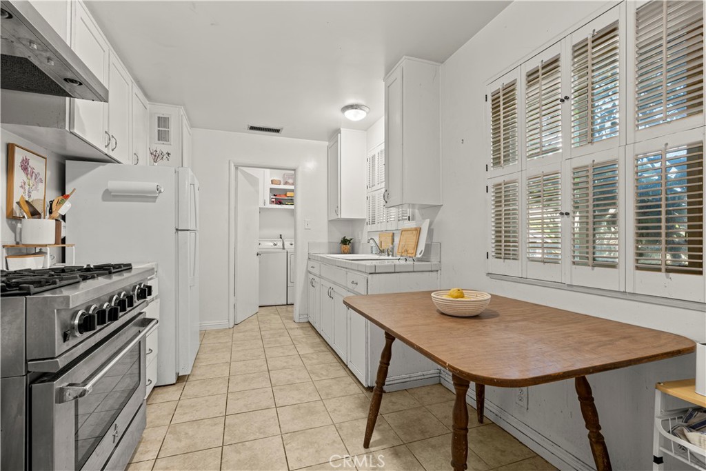 2736 W Court Street Property Photo 10