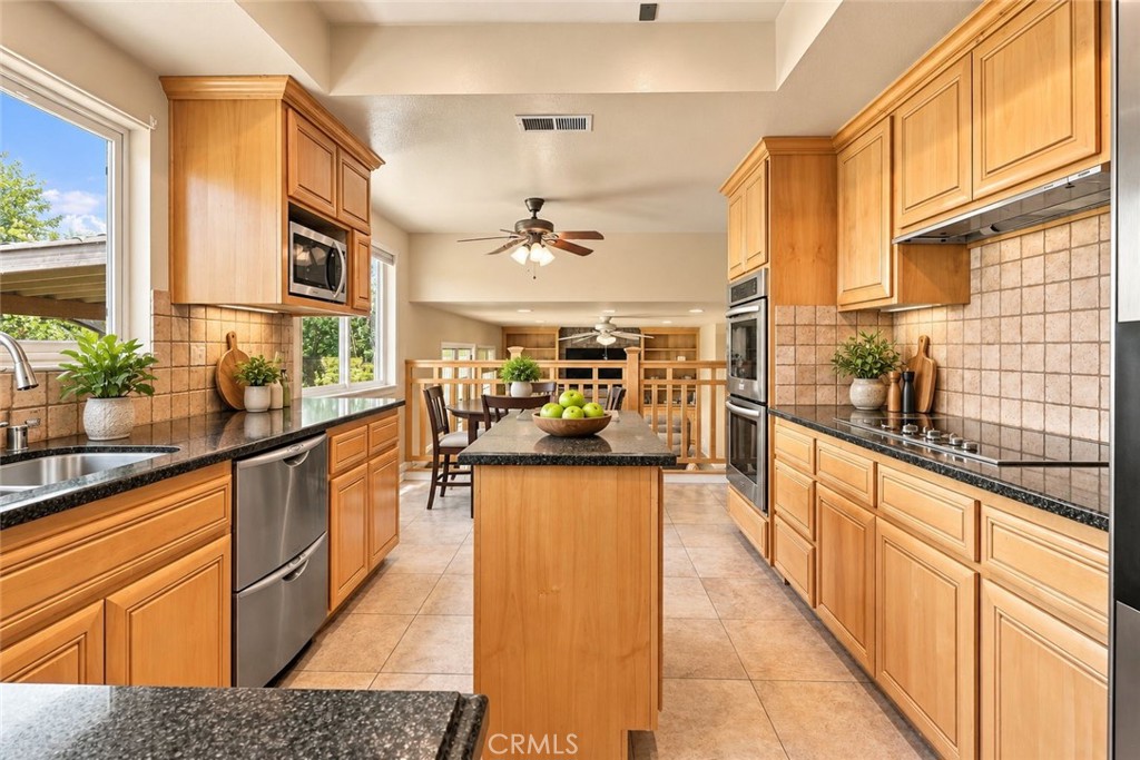 1507 S Glencroft Property Photo 8