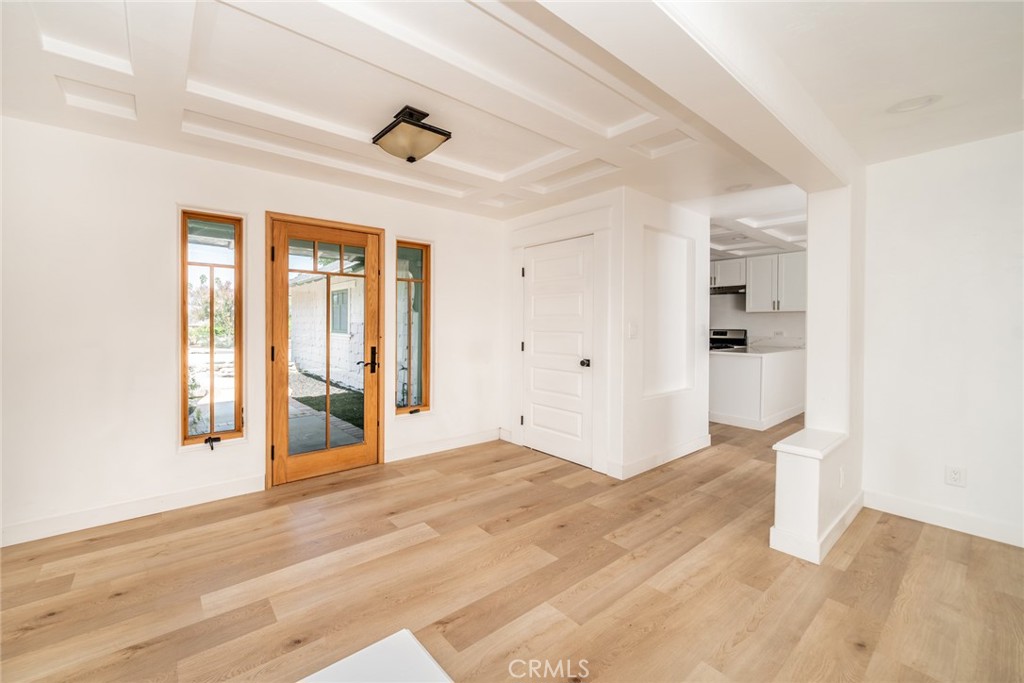 1076 Los Altos Court Property Photo 3