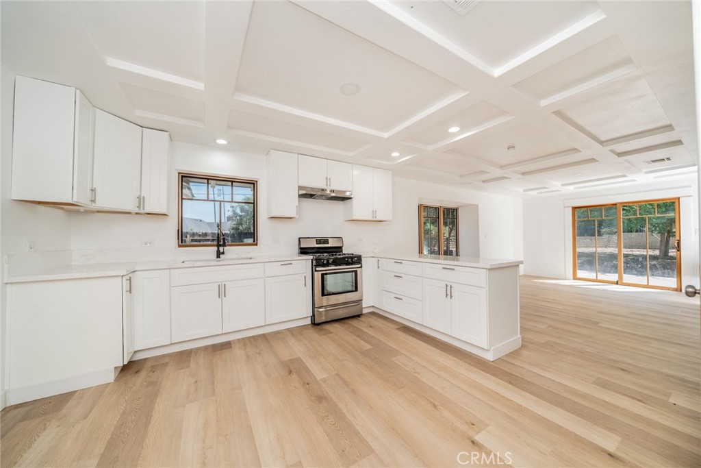 1076 Los Altos Court Property Photo 4