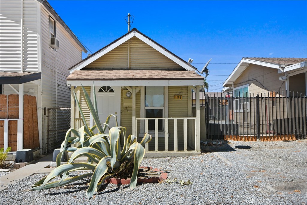 138 N Riverside Avenue Property Photo 1