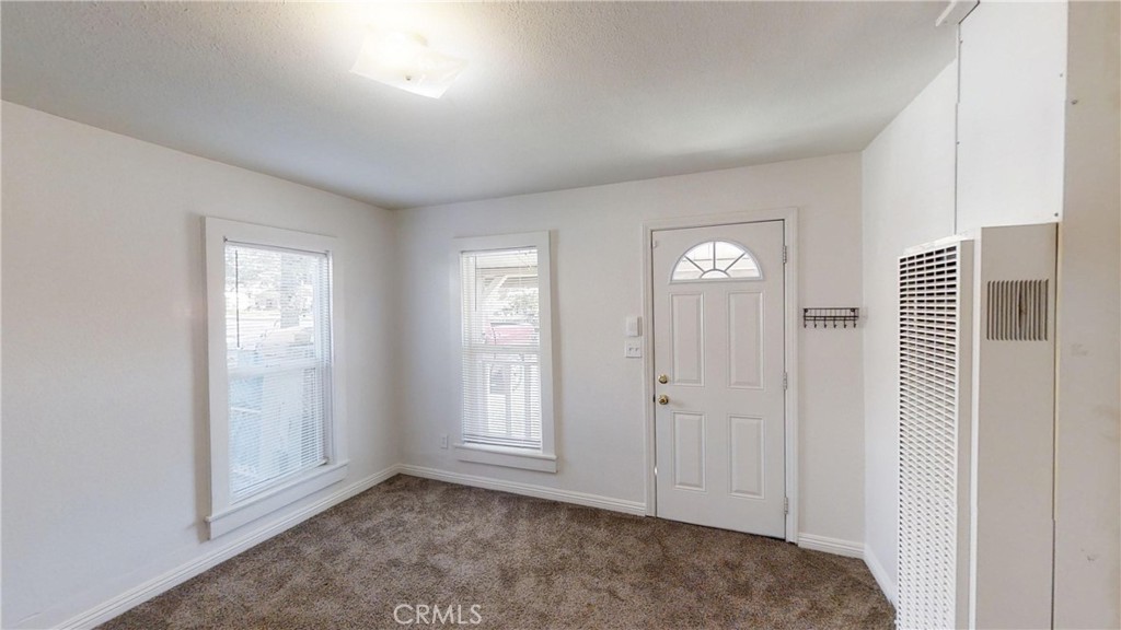138 N Riverside Avenue Property Photo 2