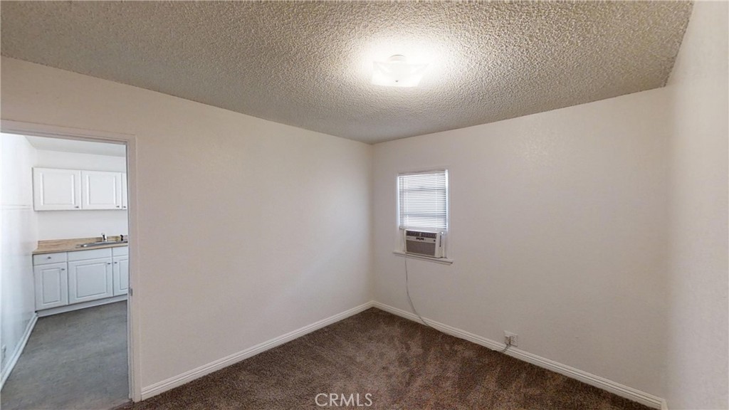 138 N Riverside Avenue Property Photo 4