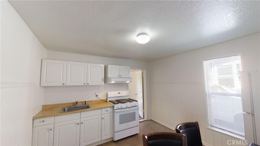 138 N Riverside Avenue Property Photo 5
