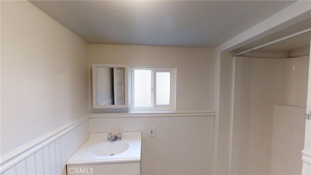 138 N Riverside Avenue Property Photo 7