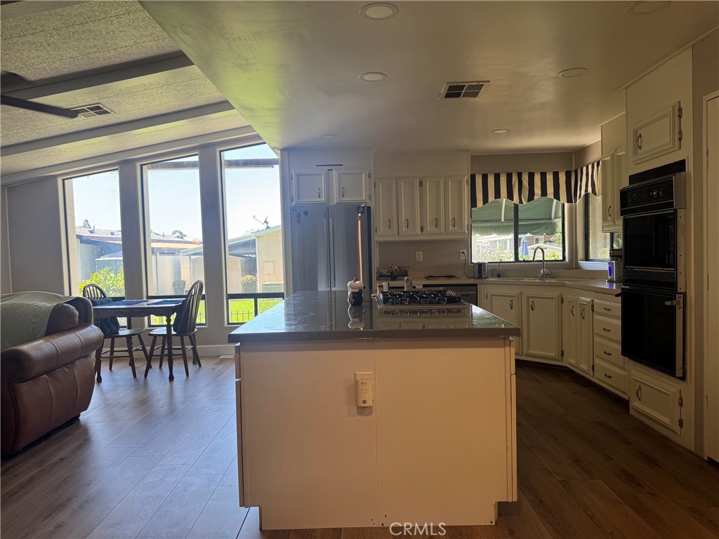 1919 Coronet Avenue 218 Property Photo 9