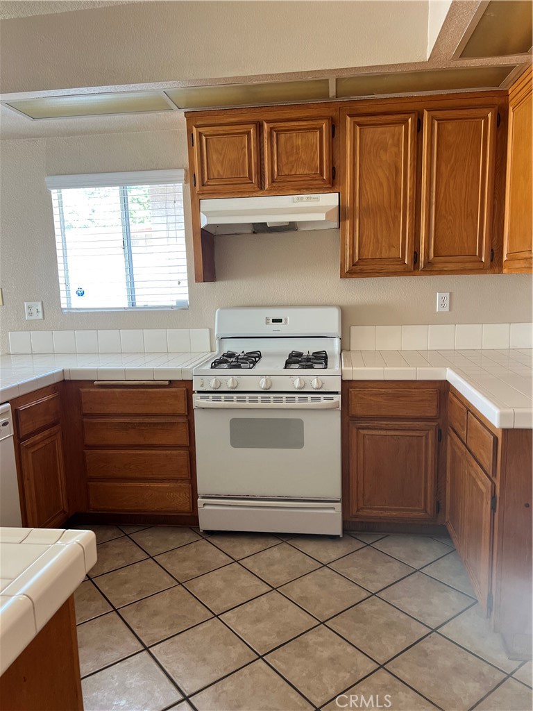 12939 Gerrard Property Photo 4