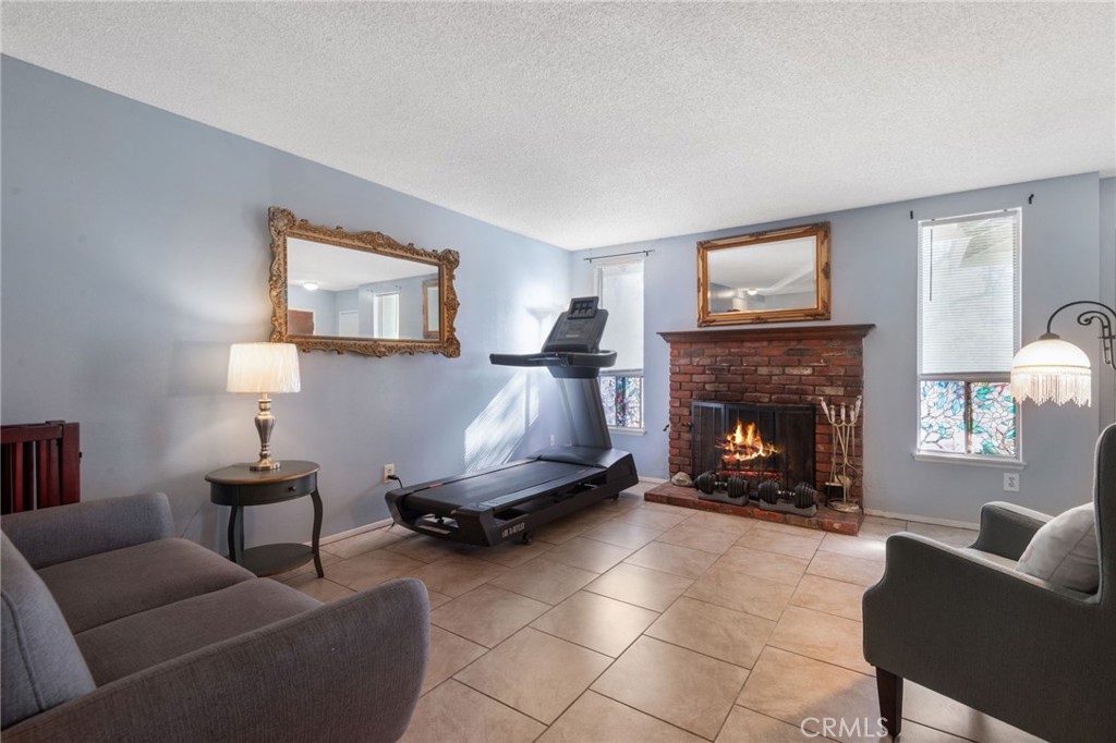 5450 N F Street Property Photo 3