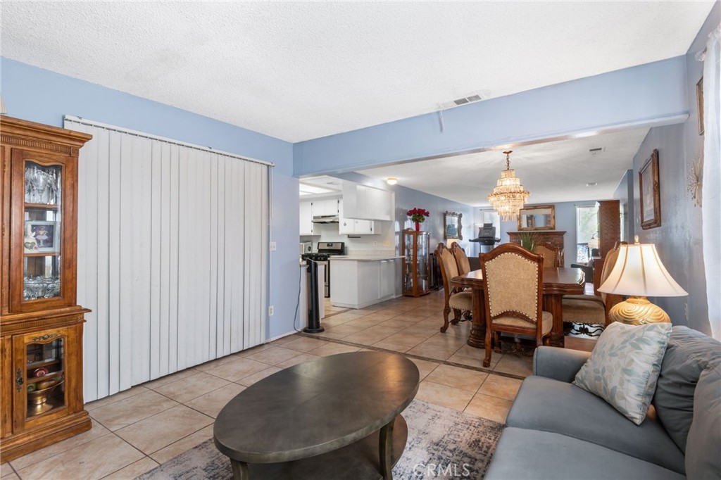 5450 N F Street Property Photo 6