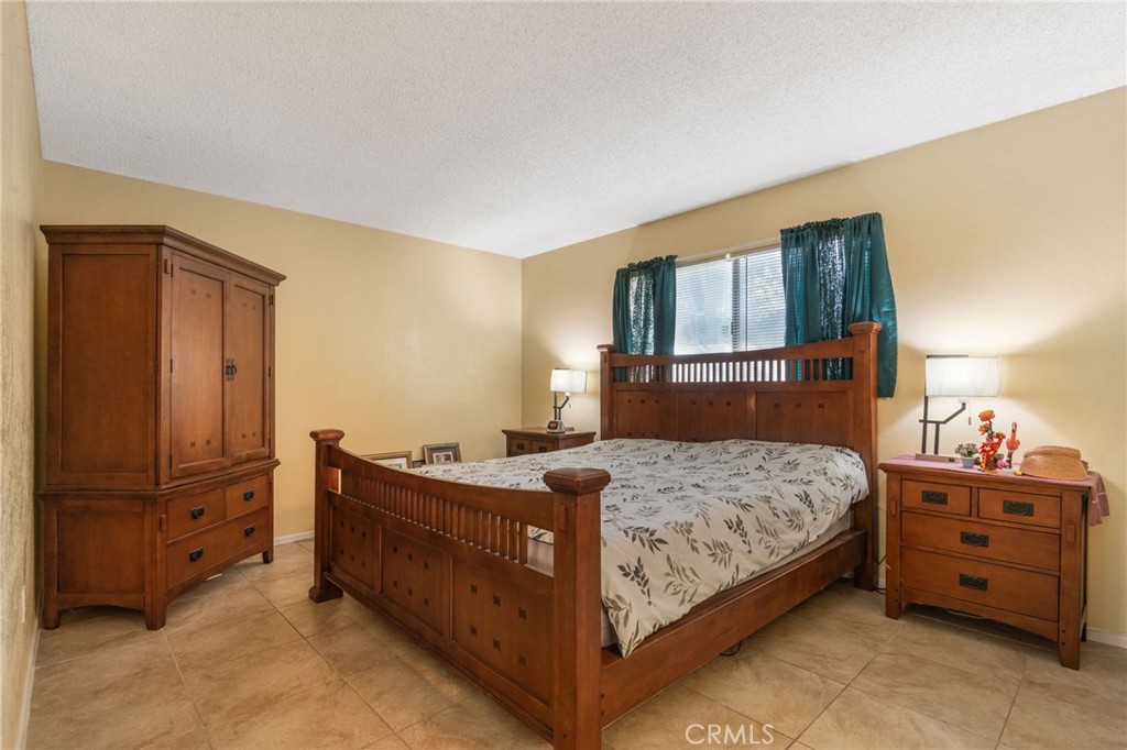 5450 N F Street Property Photo 14