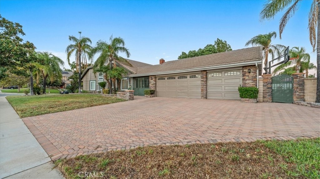 13511 Greenstone Drive Property Photo 2