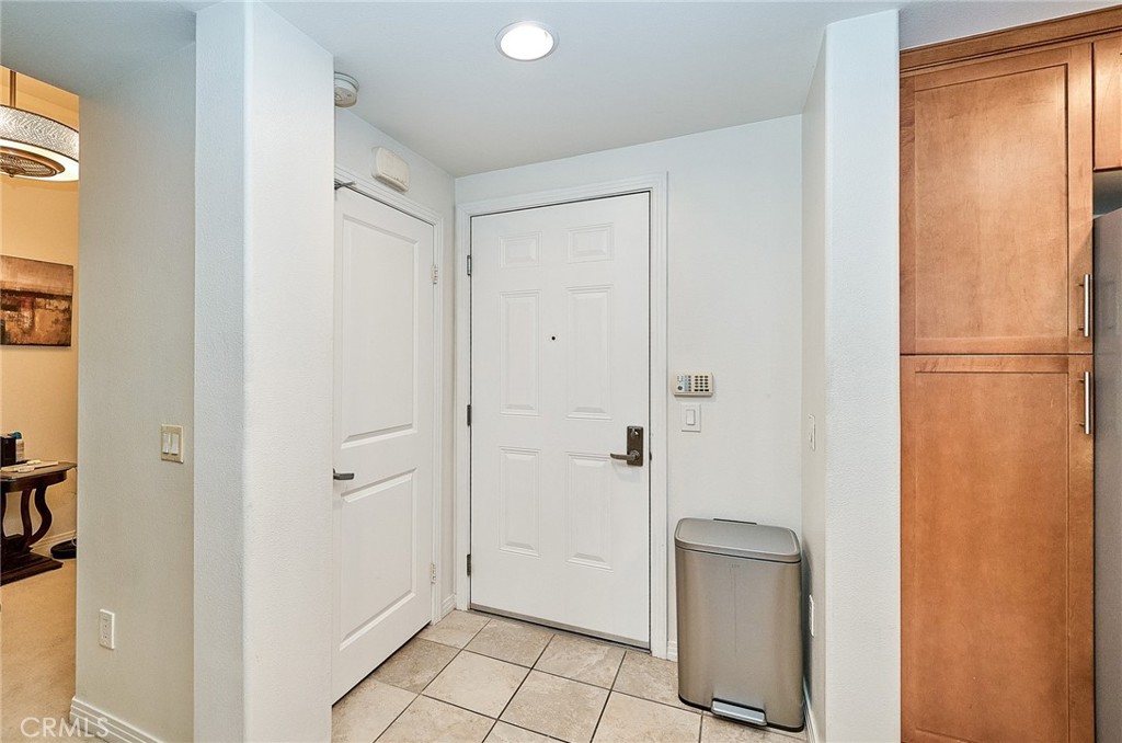931 E Walnut 607 Property Photo 8