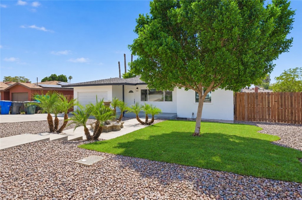 1475 E Marshall Property Photo 2