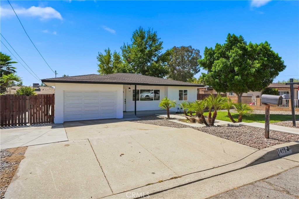 1475 E Marshall Property Photo 3