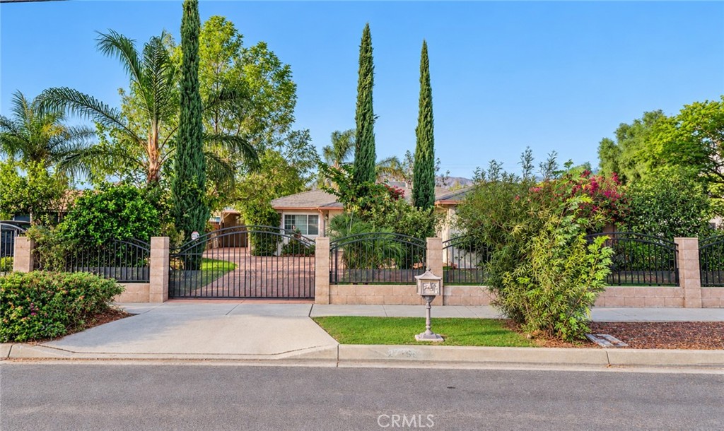 27150 Cypress Property Photo 1
