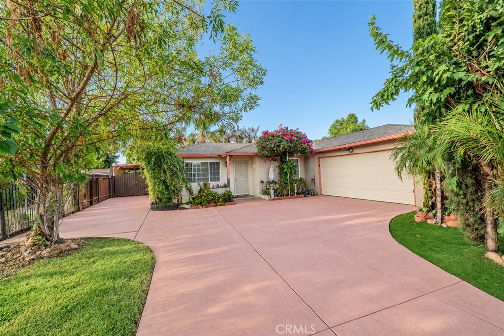27150 Cypress Property Photo 3