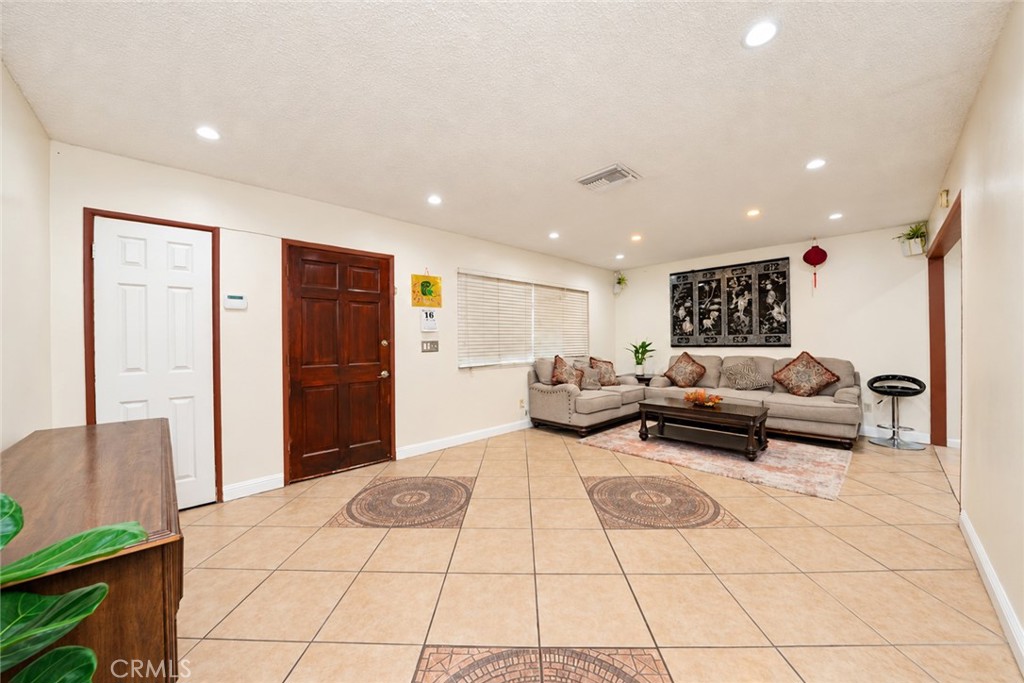 27150 Cypress Property Photo 9