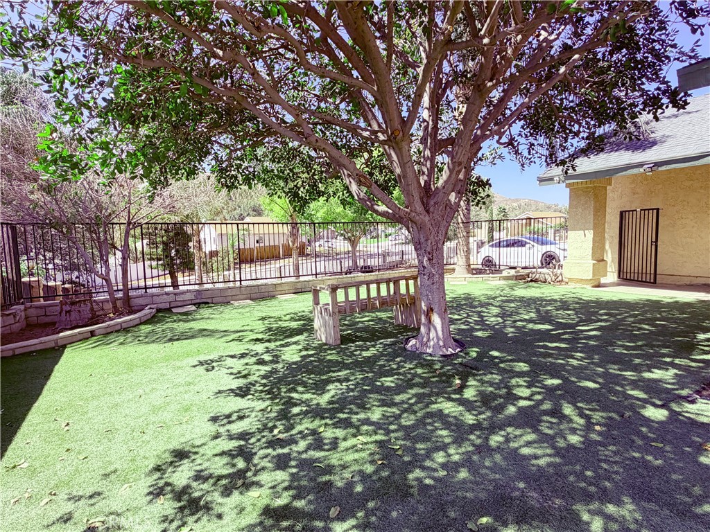 5855 Bolivar Property Photo 4
