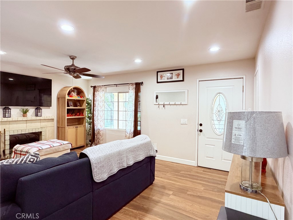5855 Bolivar Property Photo 7