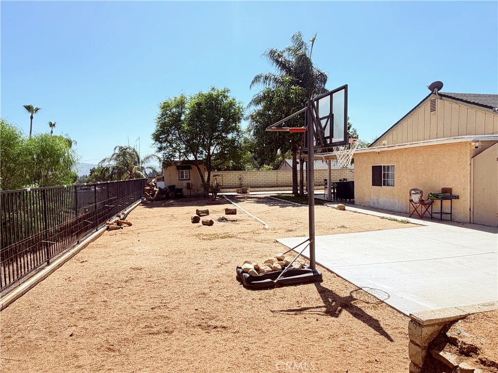 5855 Bolivar Property Photo 32