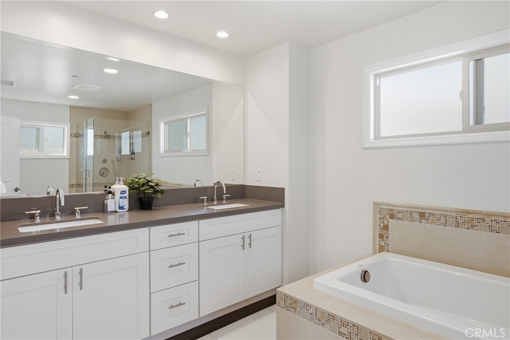 6522 N Golden West Property Photo 21