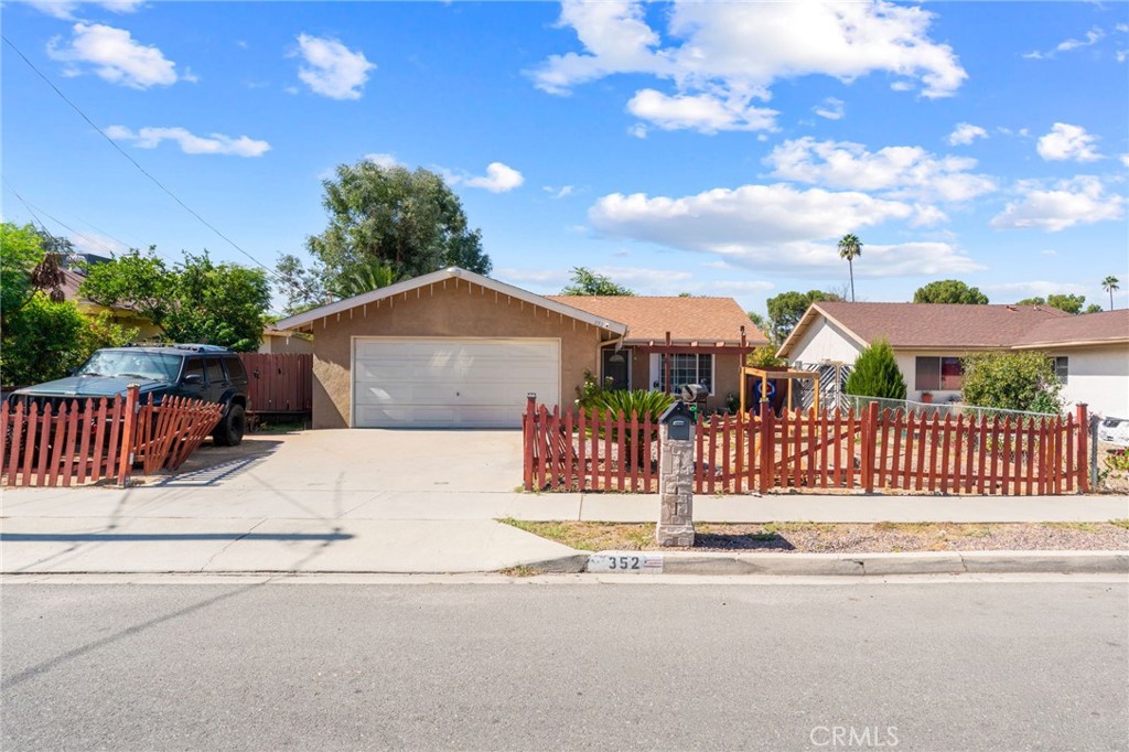 352 N Brinton Street Property Photo 1