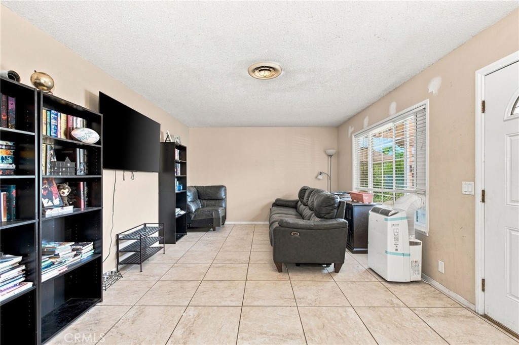 352 N Brinton Street Property Photo 6