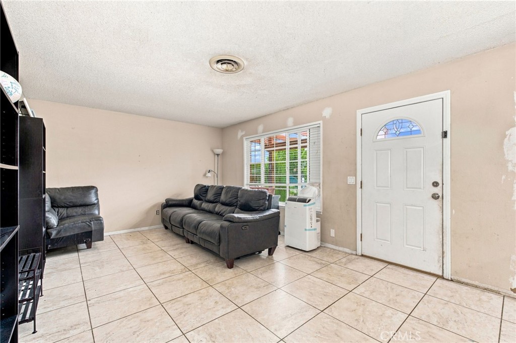 352 N Brinton Street Property Photo 7