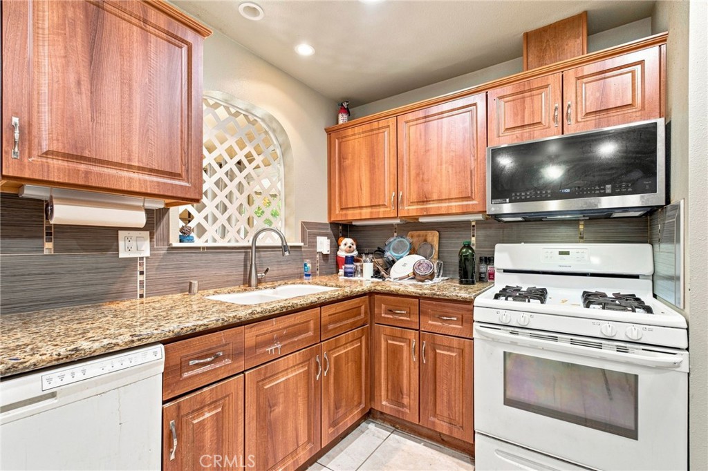 352 N Brinton Street Property Photo 11