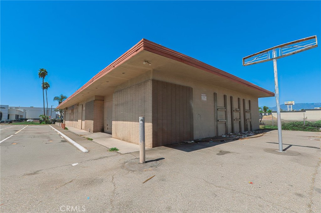 1101 S E Property Photo 3