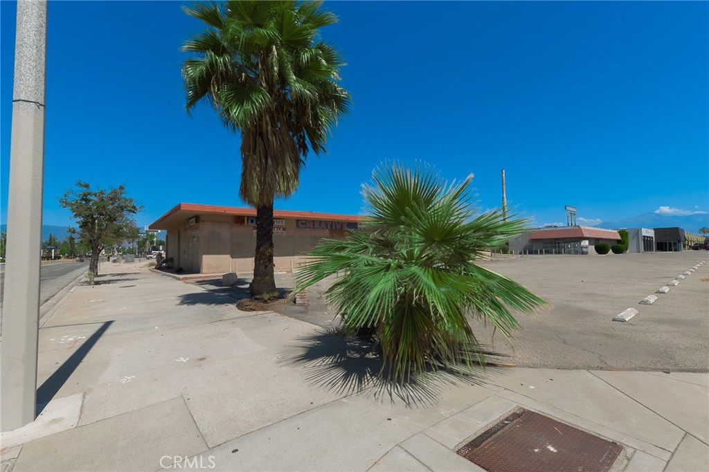 1101 S E Property Photo 7
