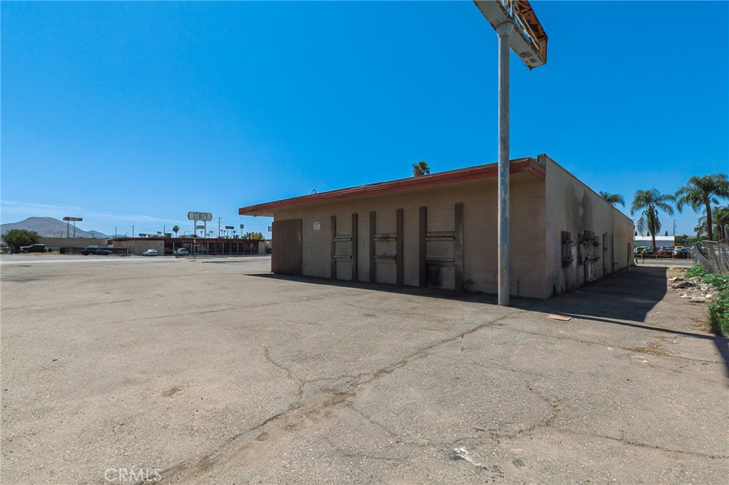 1101 S E Property Photo 9