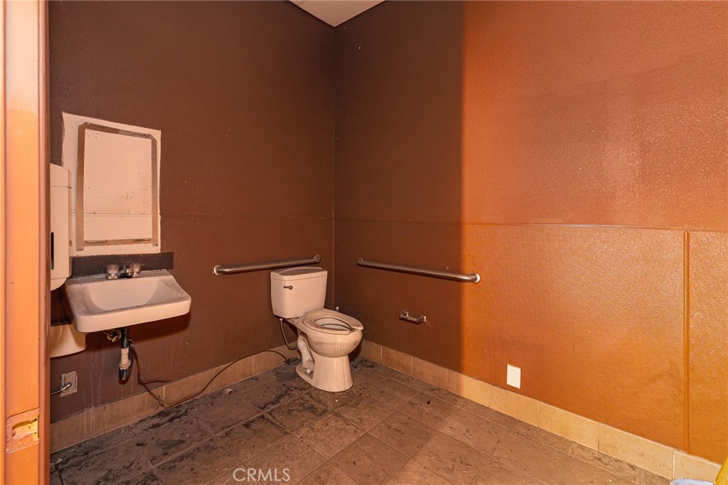 1101 S E Property Photo 14