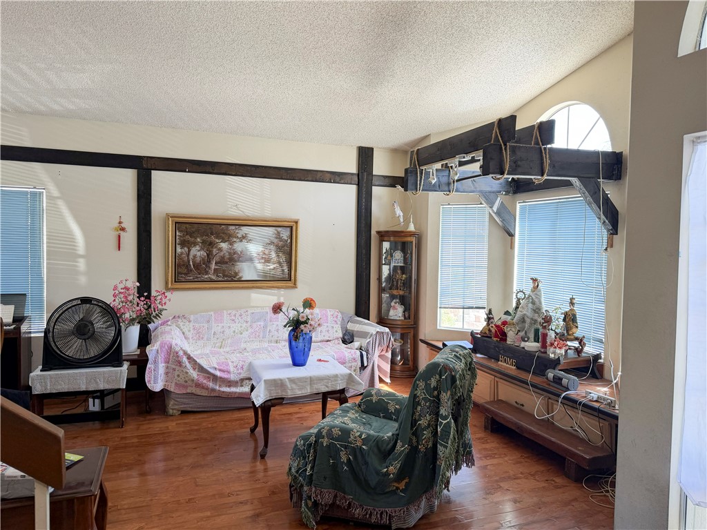 19037 Shakespeare Drive Property Photo 4