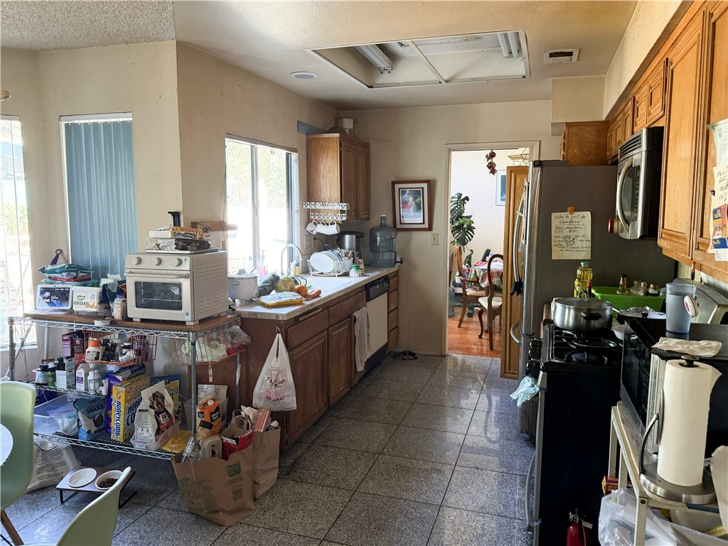 19037 Shakespeare Drive Property Photo 6