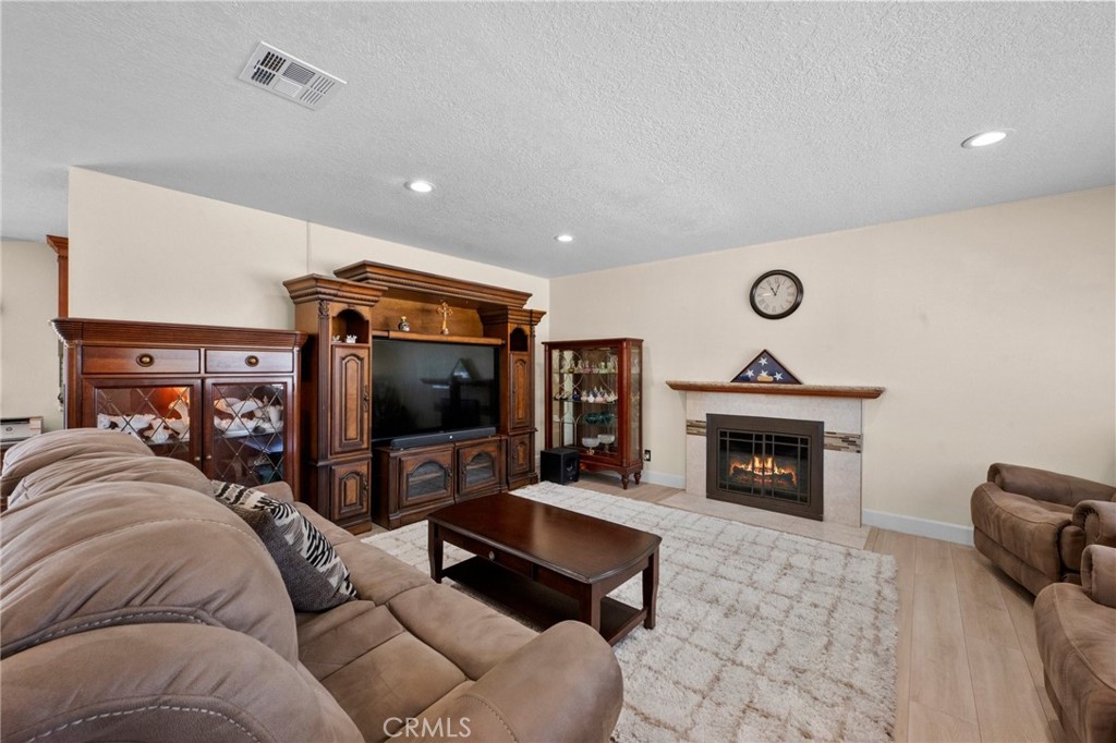 1335 W 4th Street Property Photo 6